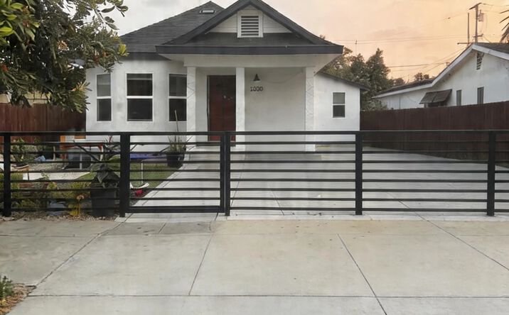 3050 K, San Diego