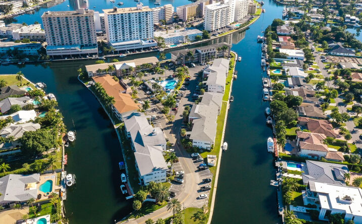 450 Paradise Isle Boulevard, Hallandale Beach