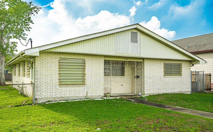 2800 Lake Villa Dr, Metairie