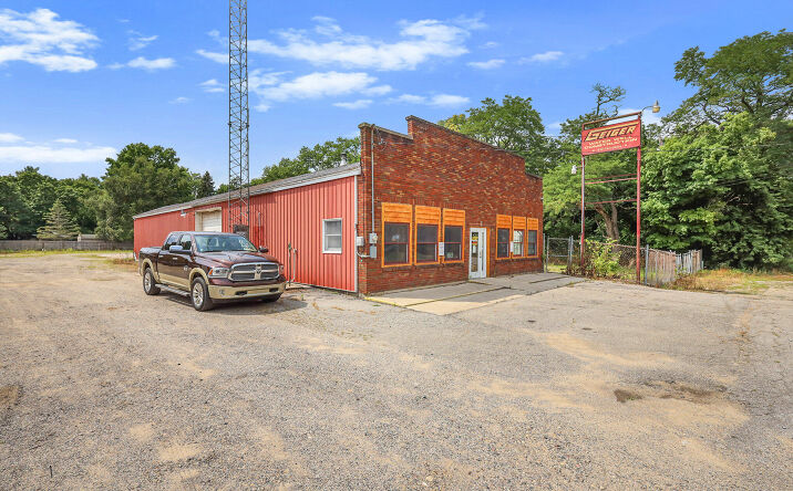 5043 N Whites Bridge Road, Belding