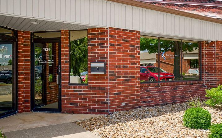 1924 Copper Oaks Circle, Blue Springs