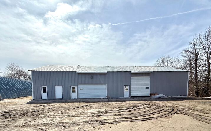 122 Vance Avenue N, Erskine