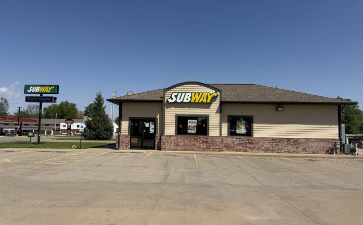 201 E CHESTNUT Street, Mason City