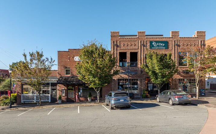 9 S Southside Square, Ellijay
