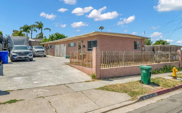8125-27 Helm, San Diego