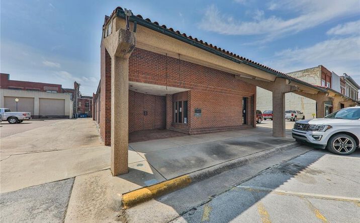 111 W 8th Street, Coffeyville