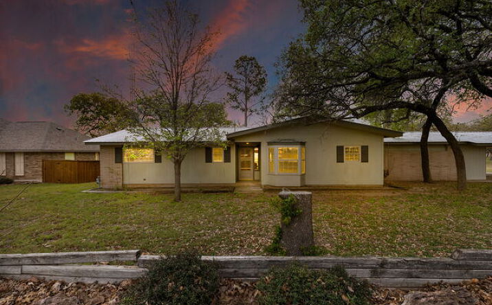 1801 N Llano St, Fredericksburg