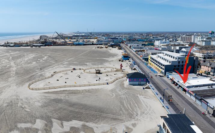 2914 Boardwalk, Wildwood