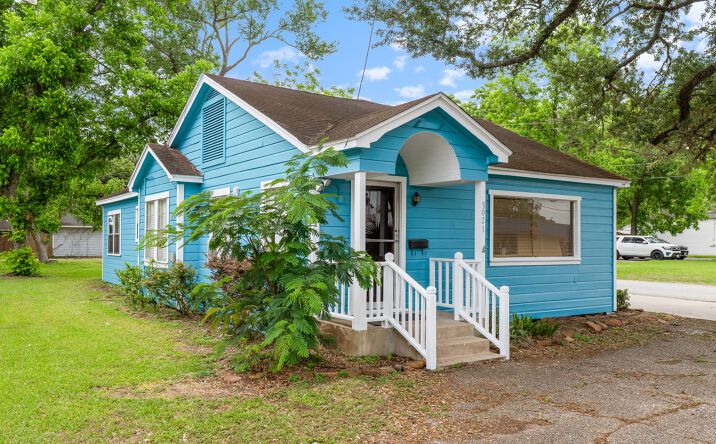 3021 AVE F, BAY CITY