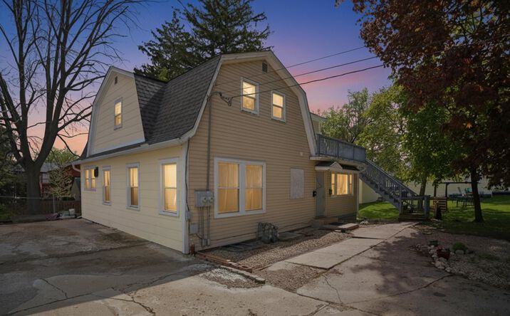 612 Oak Street, Woodstock