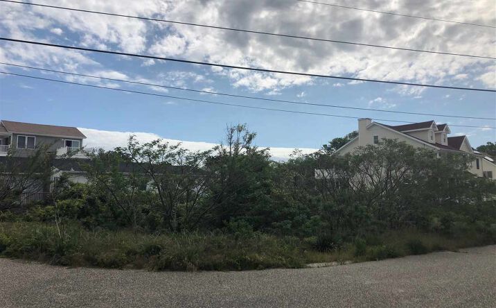 4 Beach Avenue, Villas