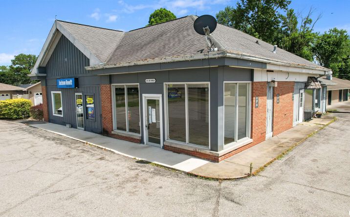 1015 W MAIN Street, Carmi