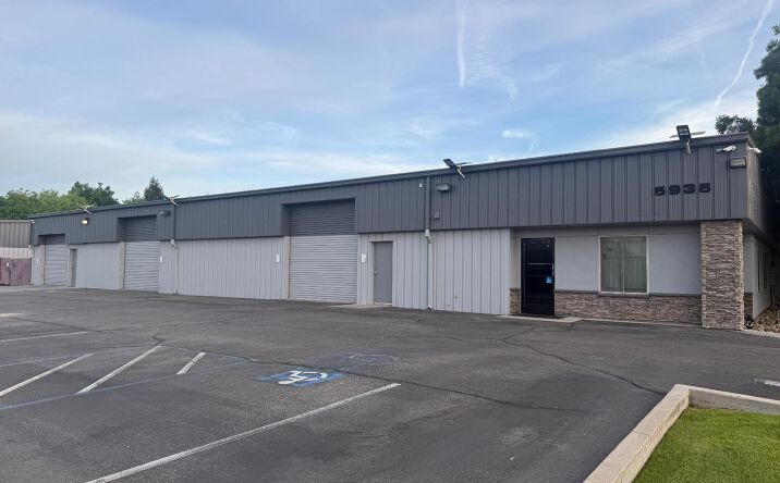 5935 E Clinton Ave, Fresno