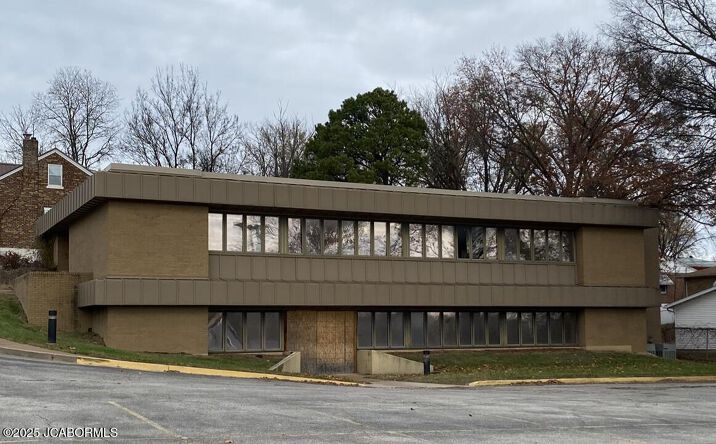 1616 INDUSTRIAL DRIVE, Jefferson City