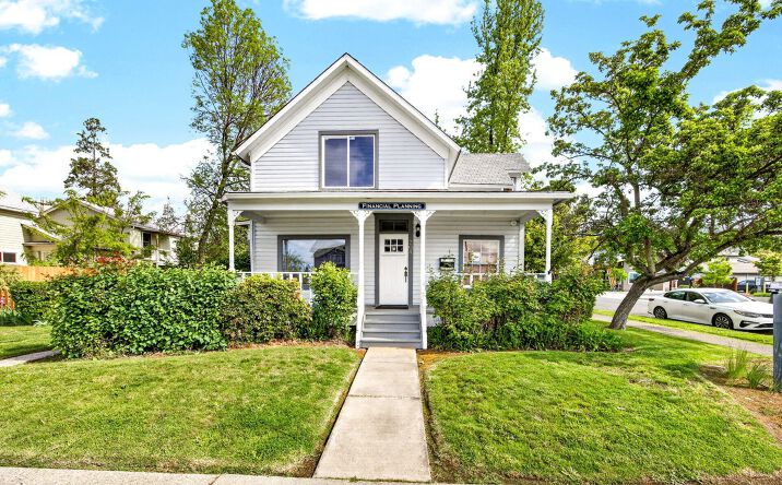 204 NW E St, Grants Pass
