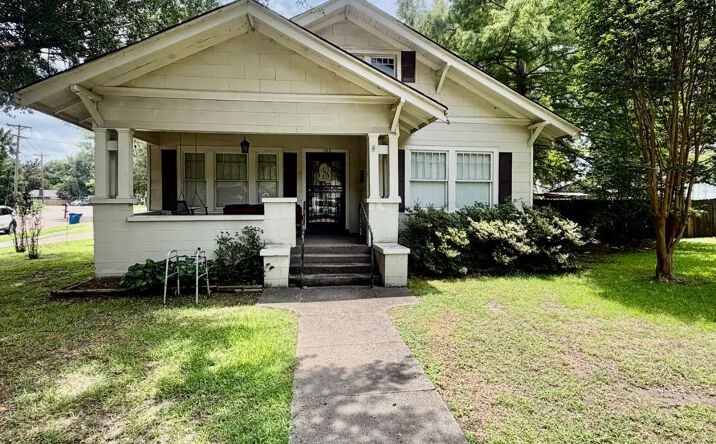 102 Elm Avenue, 69051