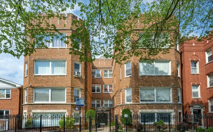 8018-8020 S Eberhart Avenue, Chatham