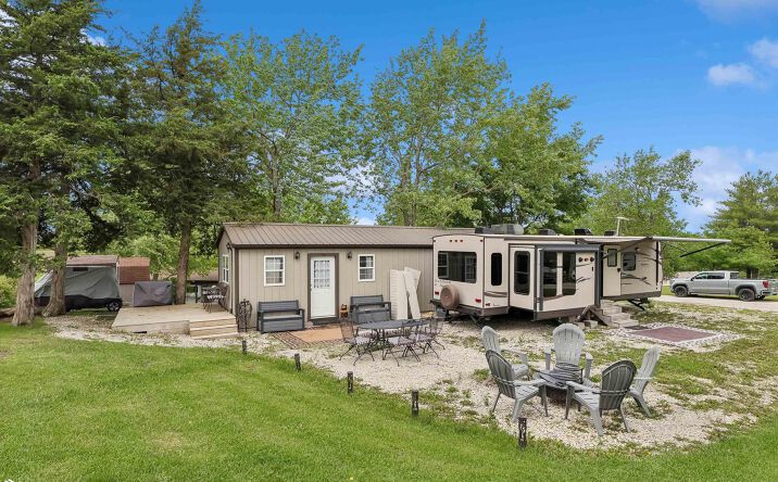 3201 Mormon Trail, Ellston