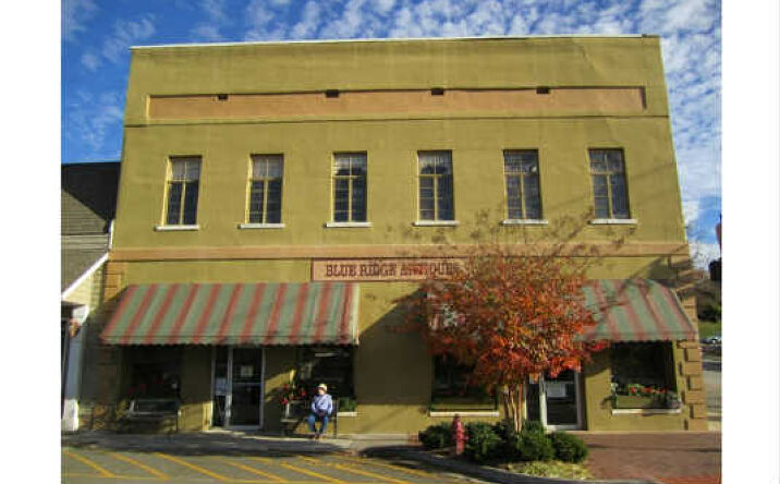 733 E Main Street, Blue Ridge