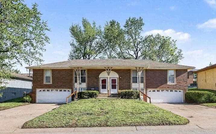 1601 SW Sunset St, Blue Springs