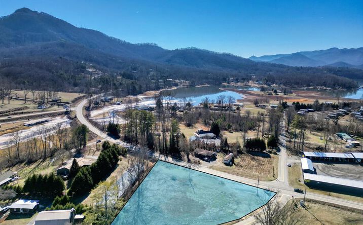 1870 Hwy 75n, Hiawassee