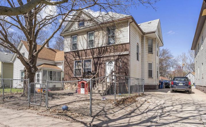 2320 REDWOOD Avenue, Davenport