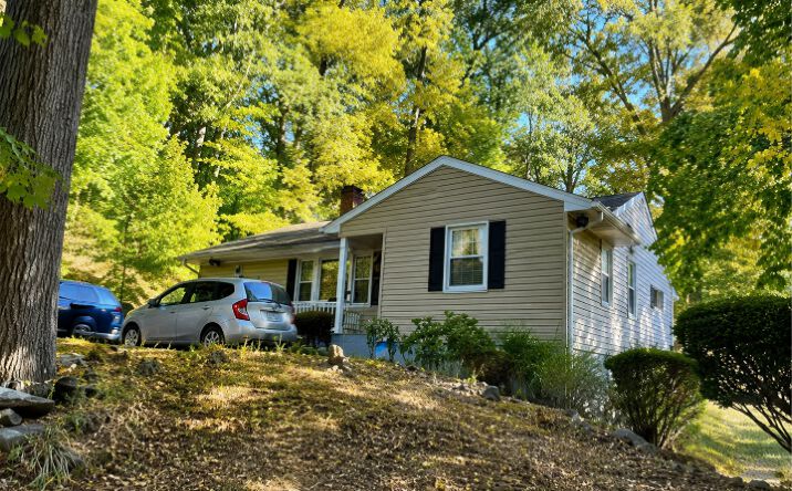 577  Woodbury Road, Woodbury
