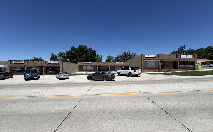 6910 Maple St, Omaha