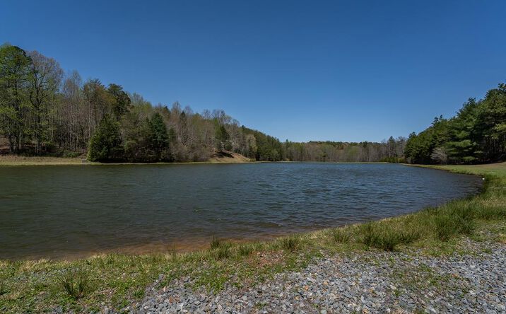 6 and 7 Hidden Valley Lakes Drive East, Mccaysville