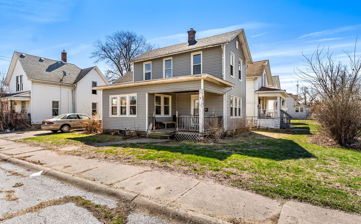 323 W 16th Street, Davenport