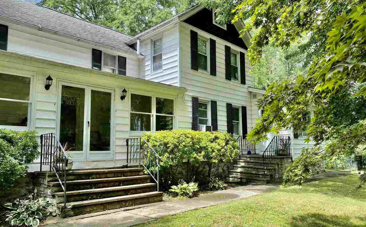 297 Vineyard Avenue, Highland