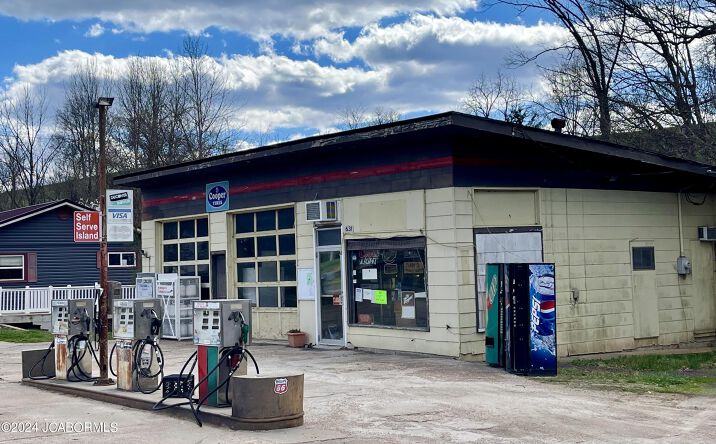 631 HIGHWAY 100, Morrison