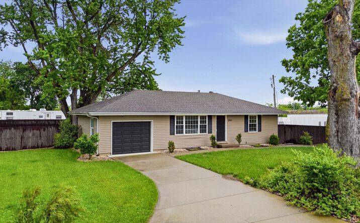 2450 Northwest Lowenstein Drive, Lee's Summit