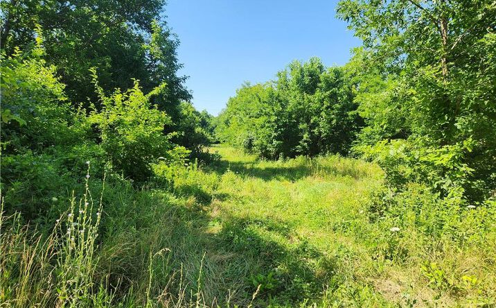 6 AC E 285th Street, Garden City
