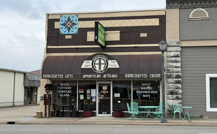 615 Mena Street, Mena