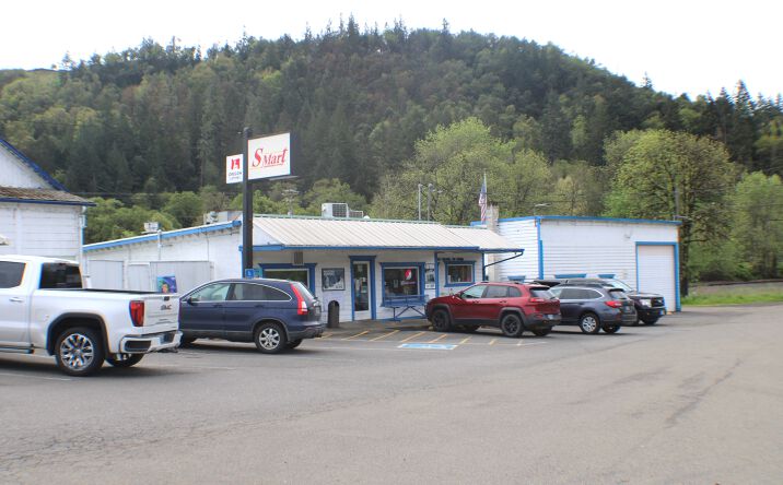 8833 Old Hwy 99 N, Roseburg