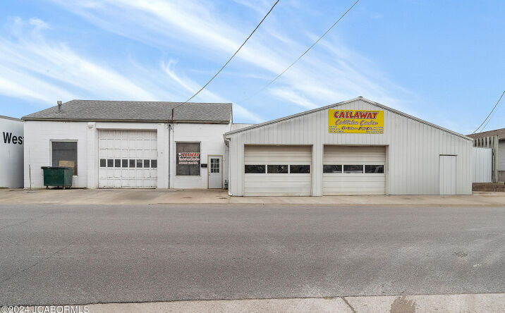 105 BLUFF STREET, Fulton