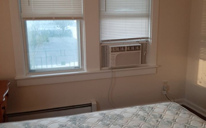 222 E Burk Avenue, Wildwood