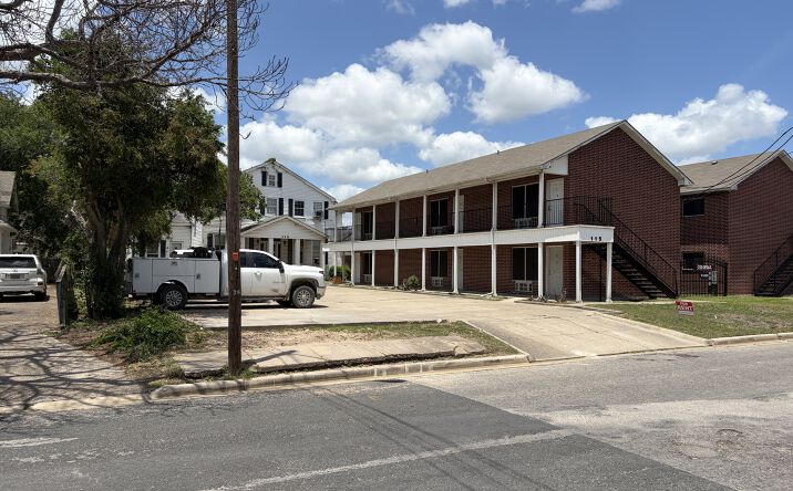113 East Hefferman Street, Beeville