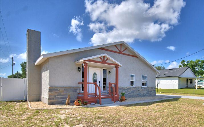 208 CTR ST, AUBURNDALE