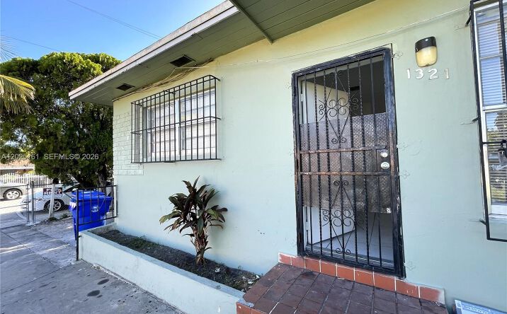 1321 NW 28th St, Miami