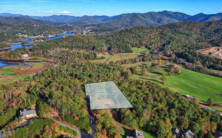 17&18 Brown Heights Road, Hiawassee