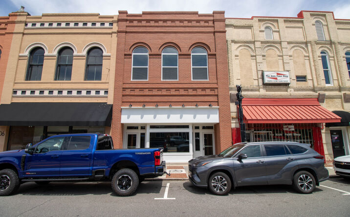 212 N MAIN ST, MOORESVILLE