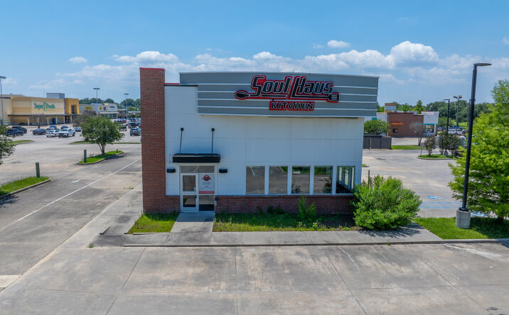 110 Hector Connoly Rd, Carencro
