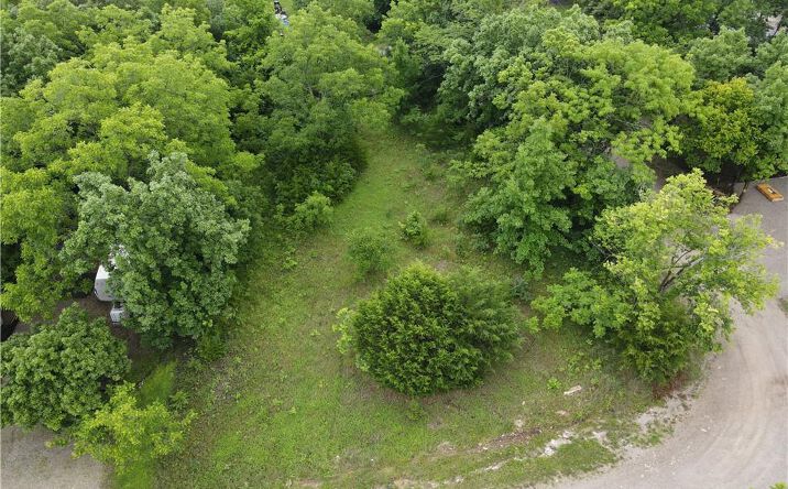 250 Fawn Valley Drive, La Cygne