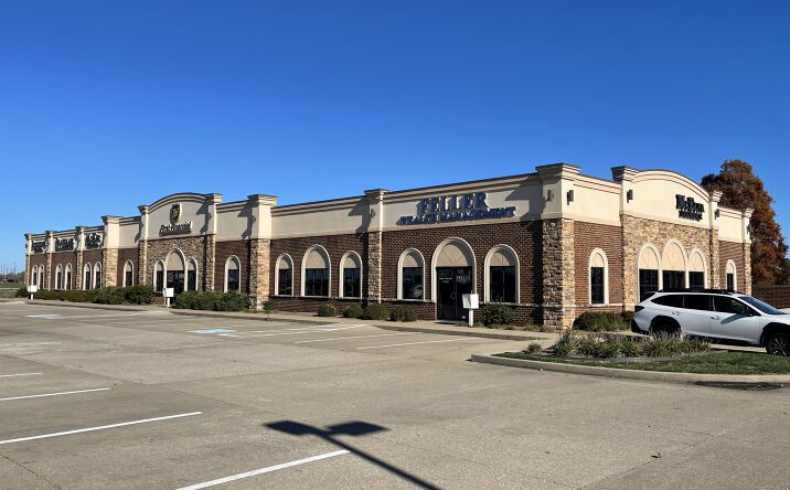 727 North Cross Pointe Boulevard, Evansville