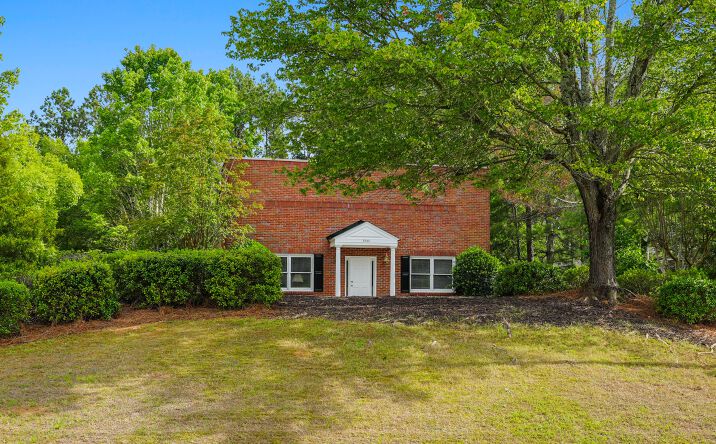 5040 Old Ellis Point, Roswell