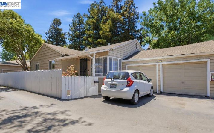 882 Tennyson Rd, Hayward