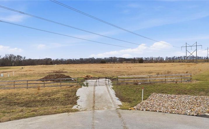 15350 W 193rd Terrace, Spring Hill