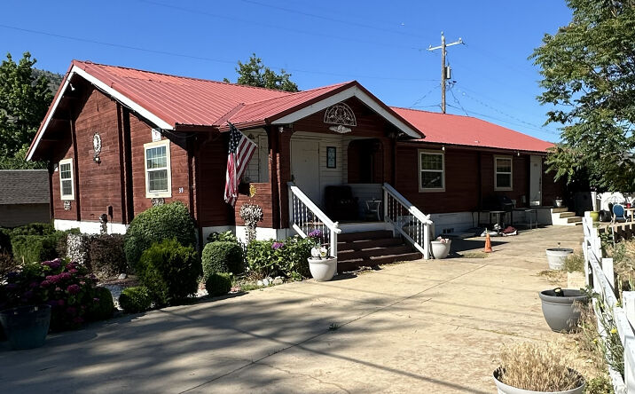319 N SANDERS ST, CHELAN